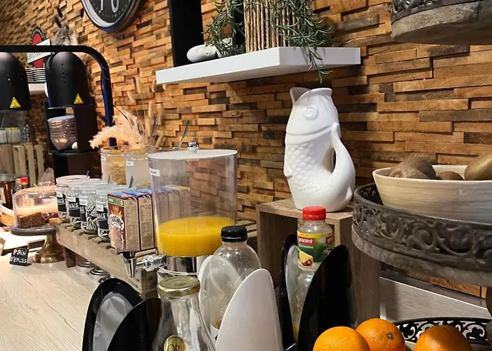 Western La Mare O Poissons فندق